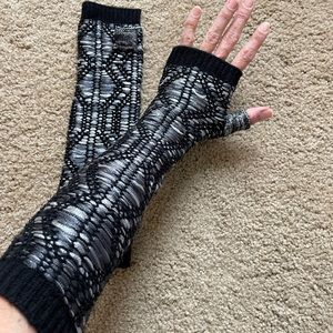✨LAUREN RALPH LAUREN Black & Silver Metallic NEW hand covers/fingerless gloves✨
